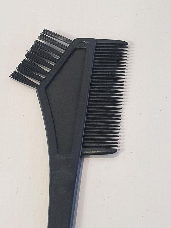 Пензлик з гребенем для фарбування волосся чорна
