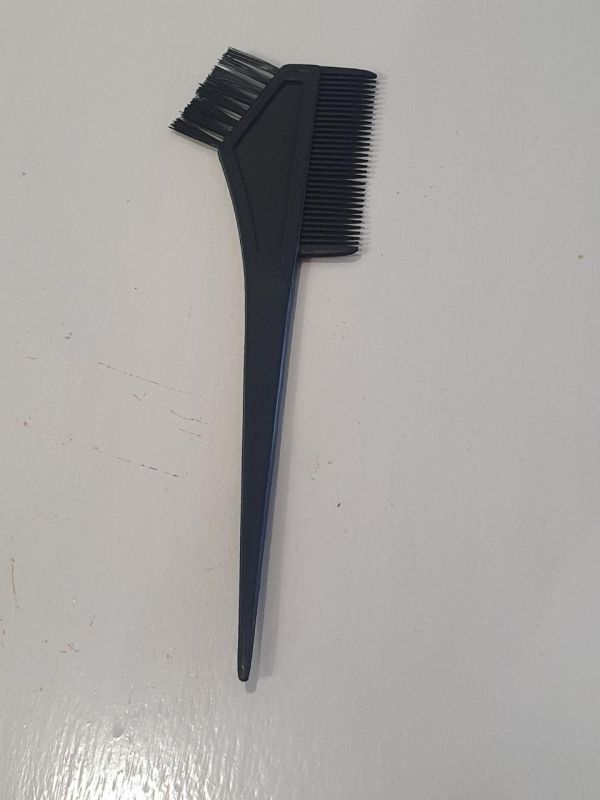 Пензлик з гребенем для фарбування волосся чорна