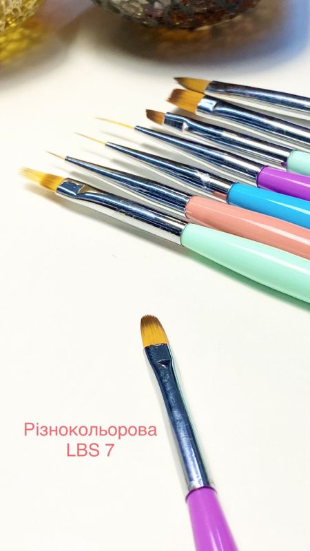 Пензель кольоровий LBS 7 для моделювання нігтів гелем овальний