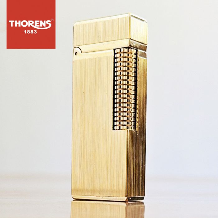 Минималистичная газовая зажигалка Thorens в золотом.