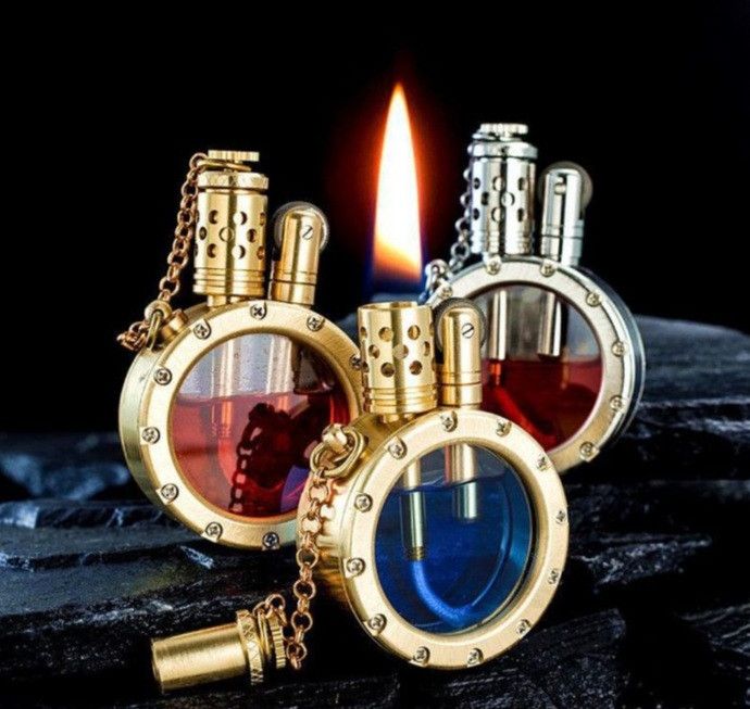 Винтажная бензиновая зажигалка золотистого цвета