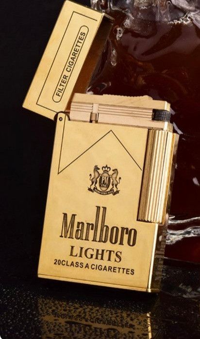 Бензиновая зажигалка имитирующая пачку Marlboro