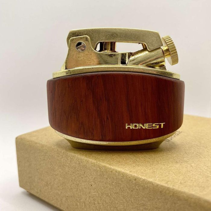 Бензиновая зажигалка HONEST Красное дерево