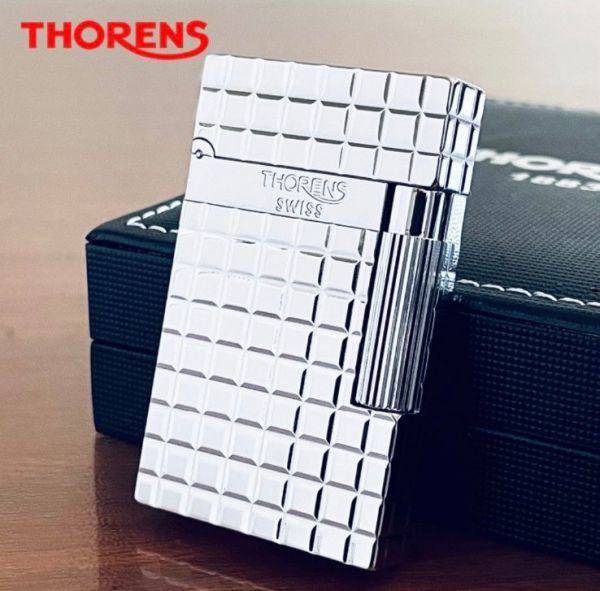 Премиальная газовая зажигалка Thorens с квадратным узором серебриста