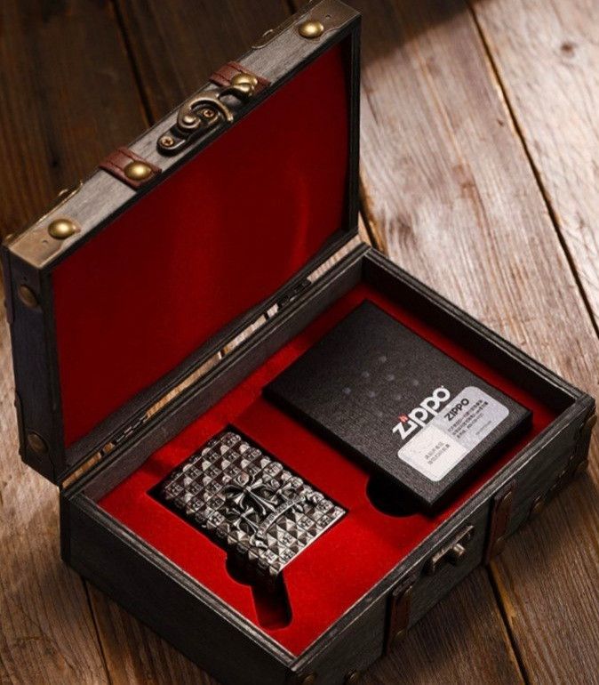 Бензиновая зажигалка Zippo Chrome Knight (Хромированный Рыцарь)