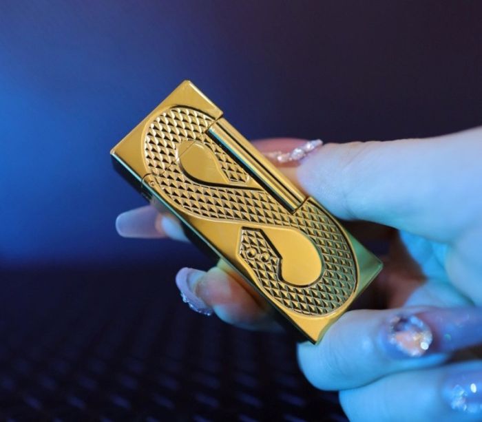 Зажигалка газовая Calories "Serpent Gold"