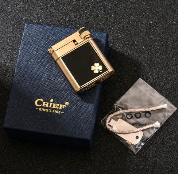 Зажигалка бензиновая Chief с четырехлистником