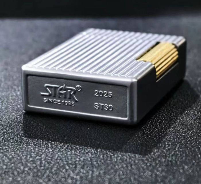 Элегантная Бензиновая Зажигалка Star матовая серебристая