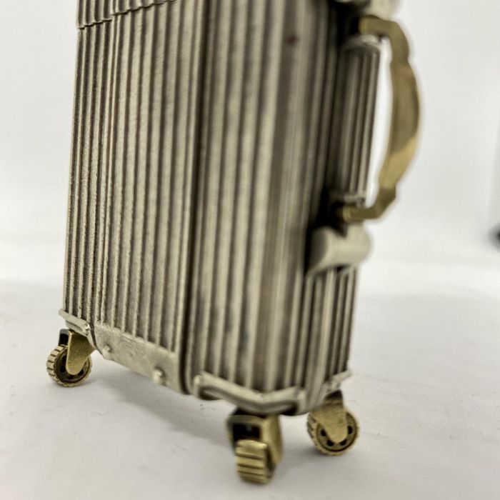 Коллекционная бензиновая зажигалка Zippo "The Traveler" в виде миниатюрного дорожного чемодана