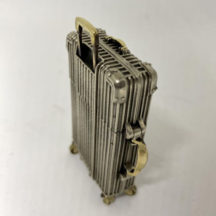 Коллекционная бензиновая зажигалка Zippo "The Traveler" в виде миниатюрного дорожного чемодана