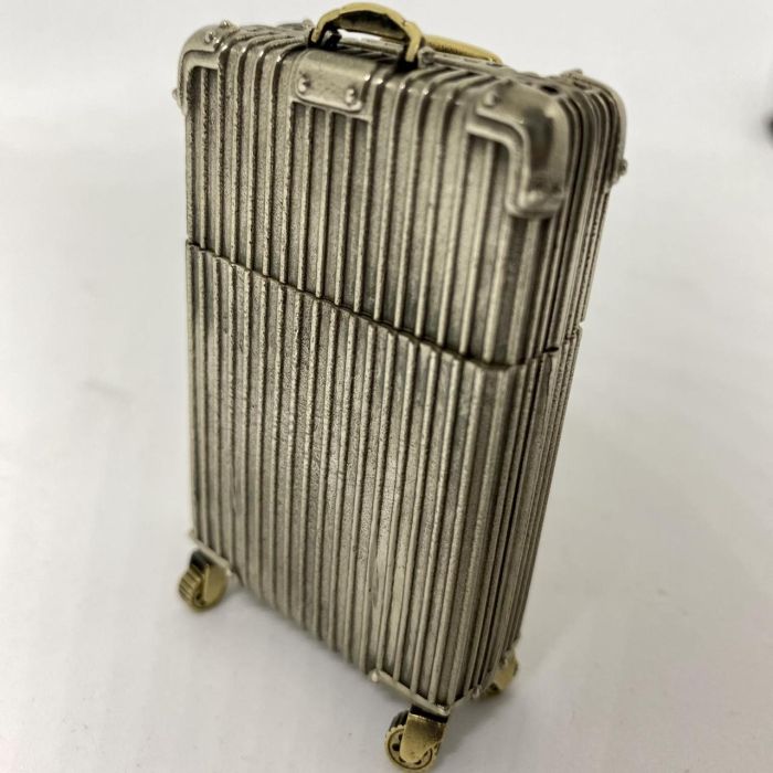 Коллекционная бензиновая зажигалка Zippo "The Traveler" в виде миниатюрного дорожного чемодана