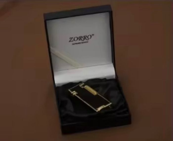 Бензинова запальничка Zorro «Ultimate Justice» — Black/Gold