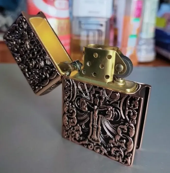 Бензиновая зажигалка Zorro «The Holy Bible» (Святое Письмо) – Коллекционное издание Золотистая