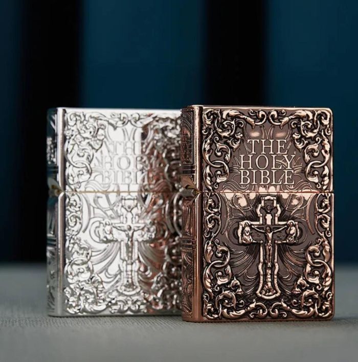 Бензиновая зажигалка Zorro «The Holy Bible» (Святое Письмо) – Коллекционное издание Серебристая