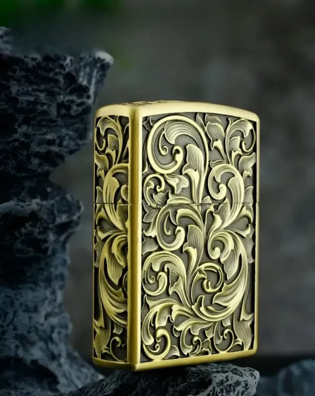 Бензиновая зажигалка Zorro "Antique Brass" с художественной гравировкой Золотистая