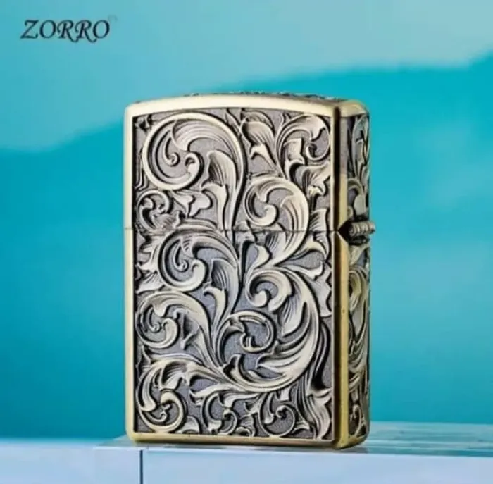Бензиновая зажигалка Zorro "Antique Brass" с художественной гравировкой Золотистая