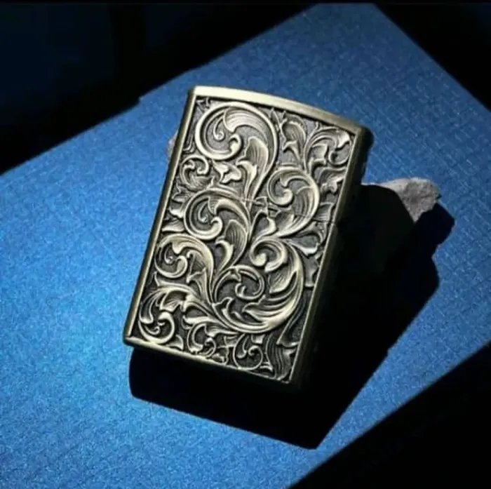 Бензиновая зажигалка Zorro "Antique Brass" с художественной гравировкой Золотистая