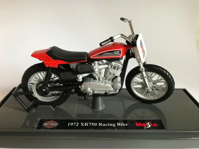 Коллекционная модель мотоцикла Harley-Davidson 1972 XR750 Racing Bike (Maisto, 1:18)