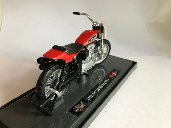 Коллекционная модель мотоцикла Harley-Davidson 1972 XR750 Racing Bike (Maisto, 1:18)