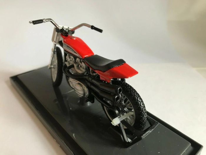Коллекционная модель мотоцикла Harley-Davidson 1972 XR750 Racing Bike (Maisto, 1:18)