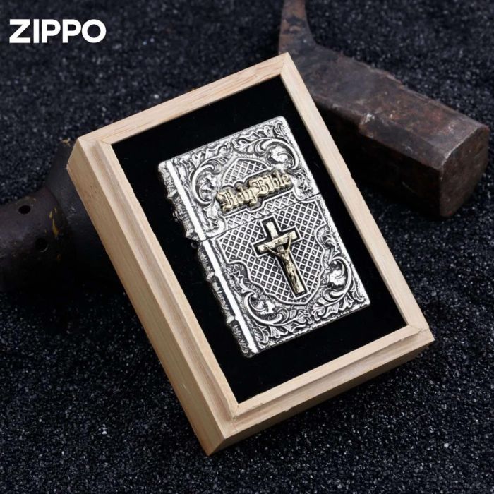 Эксклюзивная бензиновая зажигалка Zippo "Holy Bible" - Коллекционная модель в деревянном боксе