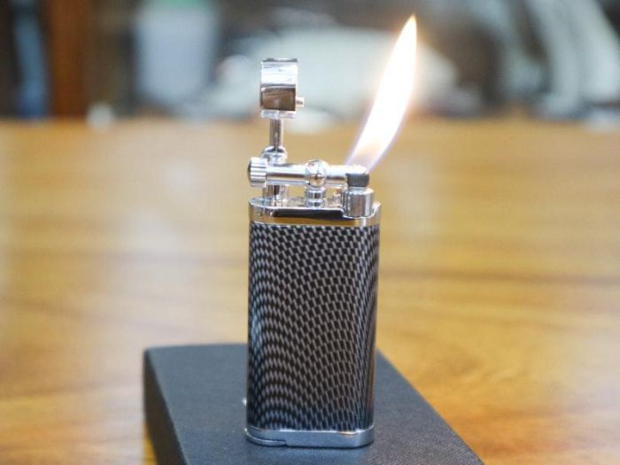Газовая зажигалка Spunk с ретро-механизмом (Carbon Style)