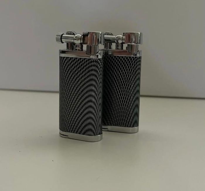 Газовая зажигалка Spunk с ретро-механизмом (Carbon Style)