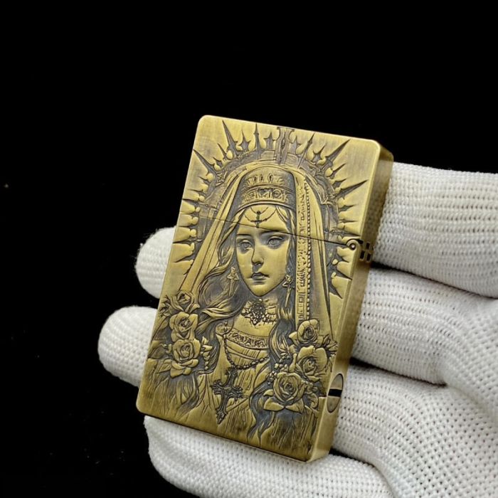 Элитная бензиновая зажигалка Koji «Свита Мария / Дева Мария», массивная латунь (в подарочной коробке)