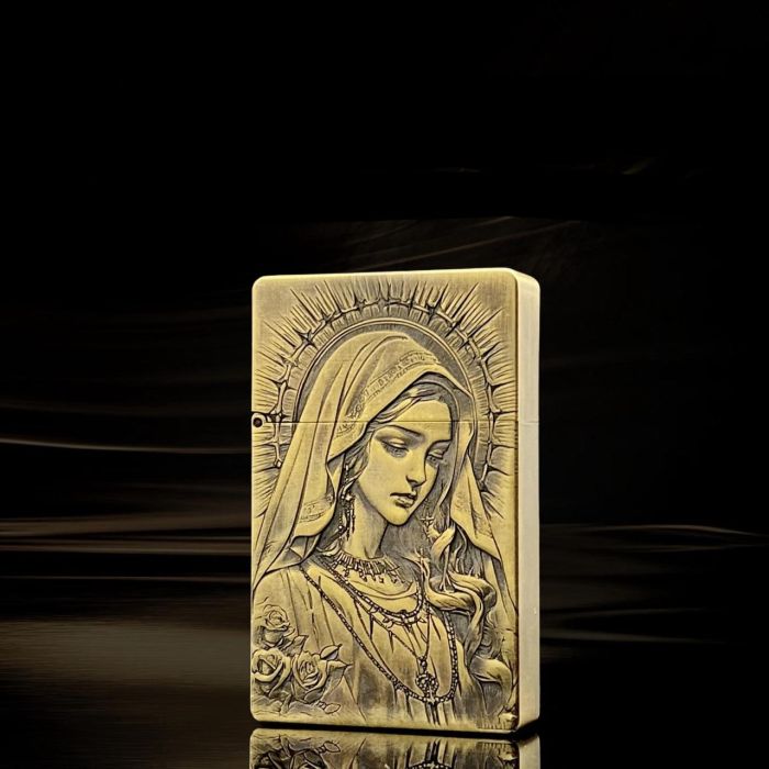 Элитная бензиновая зажигалка Koji «Свита Мария / Дева Мария», массивная латунь (в подарочной коробке)