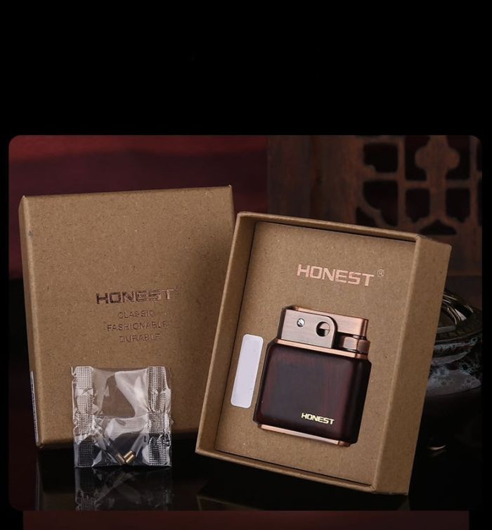 Элитная бензиновая зажигалка Honest со вставкой из натурального дерева света вишня