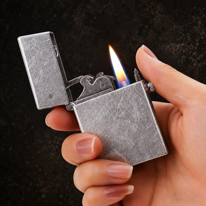 Бензиновая зажигалка Bless Pro серебристая с эффектом патины и потертостей